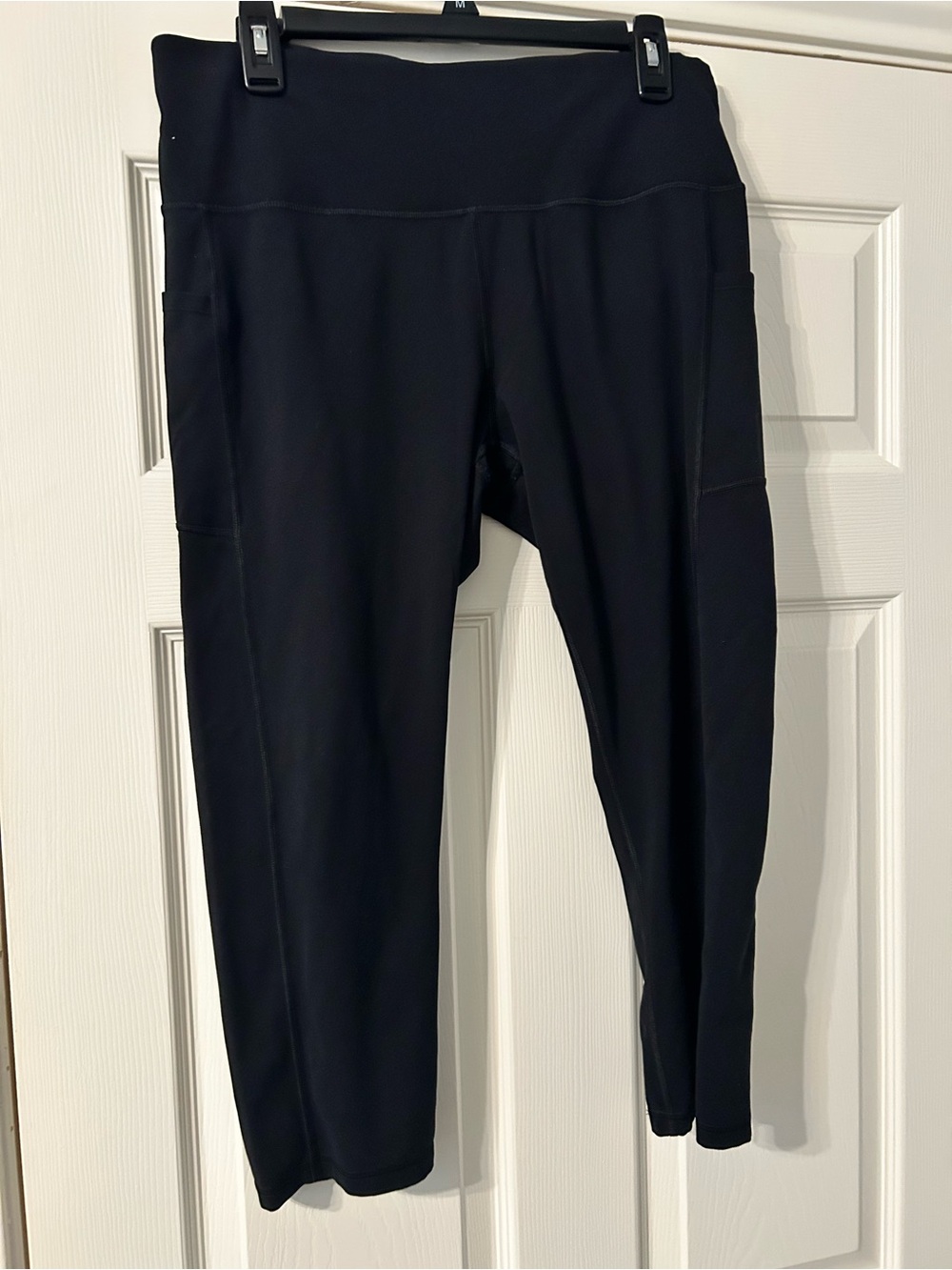 Amazon Black Women's Active Cropped Leggings with Side Pockets